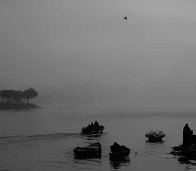 bnw - boats in river and fog